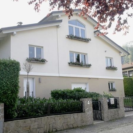 Helles Haus schräg fotografiert